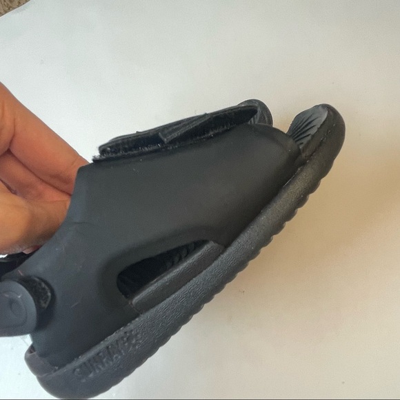 Nike Black Unisex Velcro Strap Sandals Size 6c - Picture 7 of 7